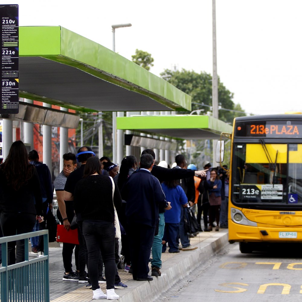 Gobierno deberá suspender la licitación del Transantiago