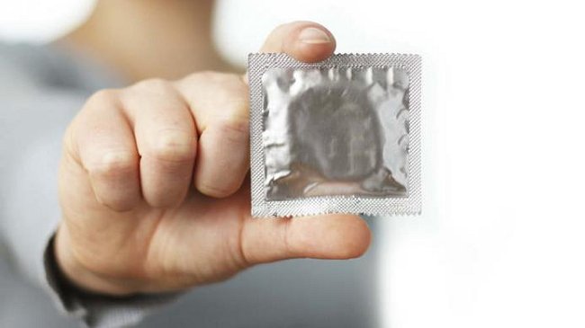 Las farmacias populares venderán pañales y condones