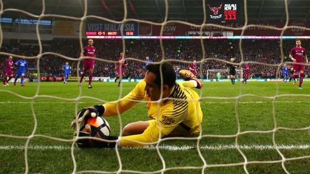 Claudio Bravo lideró la clasificación de Manchester City a octavos de la Copa FA