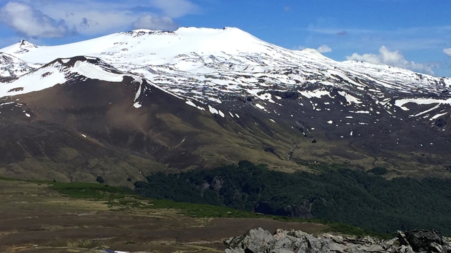 Operativo de rescate en Volcán Quetrupillán por dos turistas que sufrieron accidente