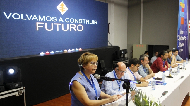 Frente Amplio valoró disposición de la DC a conversar con la izquierda