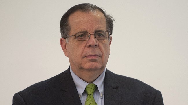 Siguen las gestiones en la DC para evitar la renuncia de Gutenberg Martínez