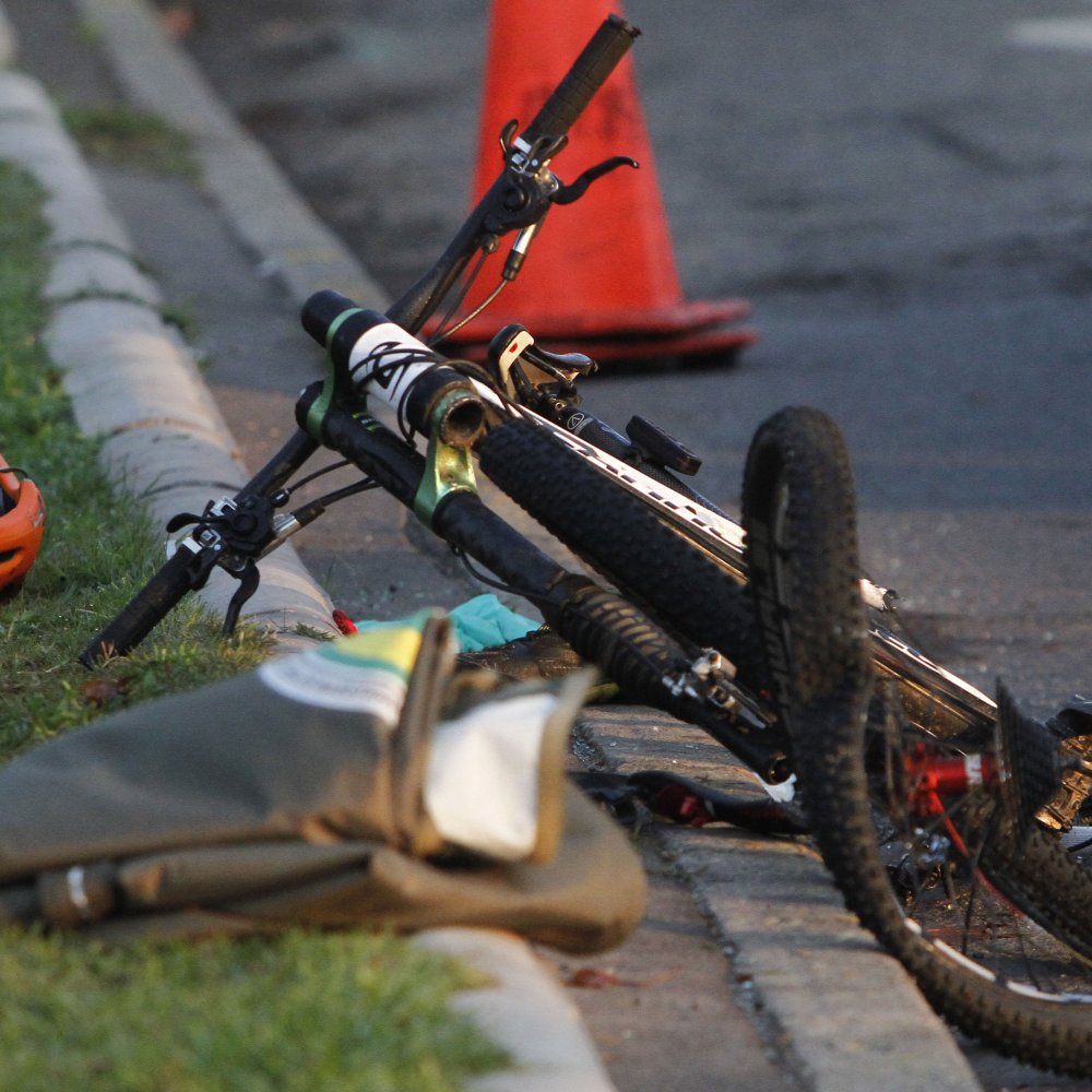 Madre de ciclista fallecido en Arica murió atropellada a metros de su animita
