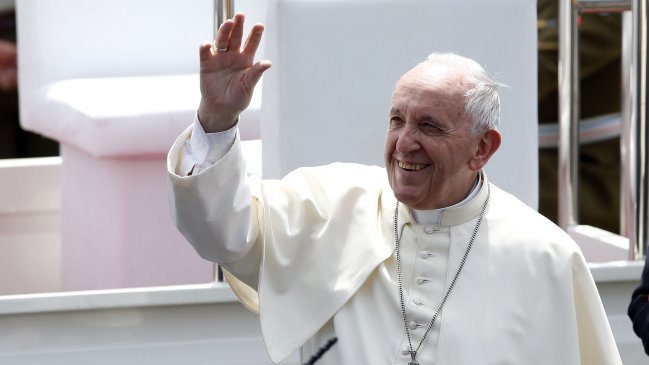 Vaticanista Elisabetta Piqué: El caso Barros va más allá de Chile