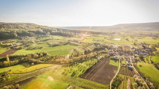 Compró un pueblo y se arrepintió, ahora quiere que le regresen el dinero
