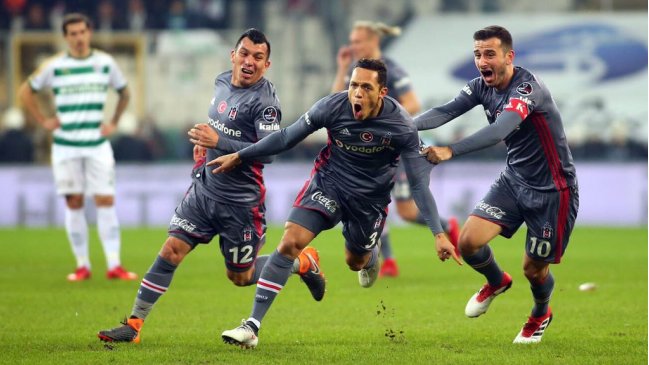 Gary Medel tuvo una irregular presentación en el agónico empate de Besiktas