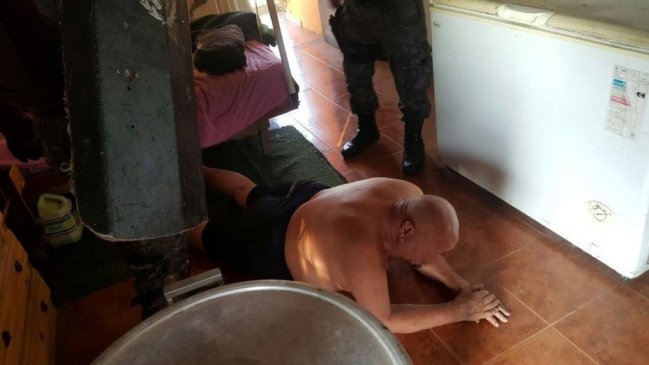 Hombre de 81 años mantuvo cautiva y violó a una mujer en Argentina