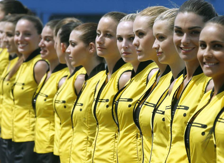 Azafatas de la Fórmula 1 serán sustituidas por niños