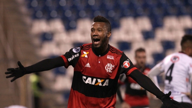 En Brasil aseguran que Universidad de Chile quiere a Rafael Vaz de Flamengo