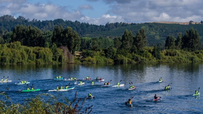 Con 250 competidores se vivió la segunda jornada del XV Maratón de Canotaje de Carahue