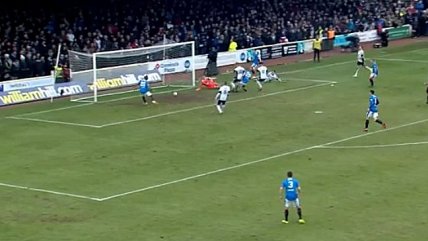   Delantero de Rangers desperdició una clarísima opción de gol en la Copa de Escocia 