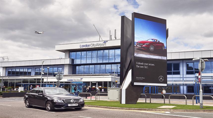 Cierran aeropuerto en Londres tras hallazgo de bomba de la II Guerra Mundial