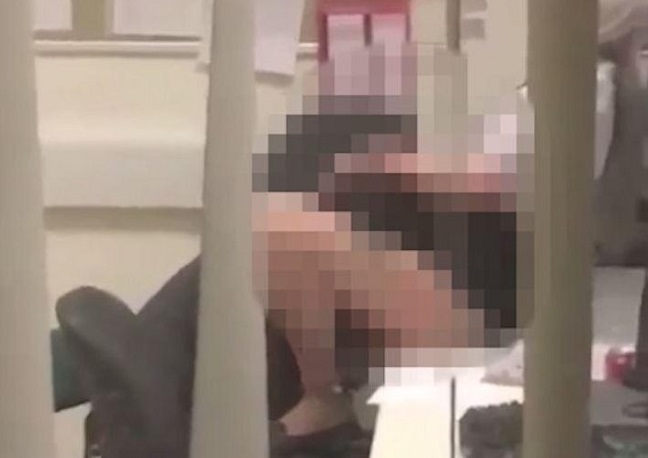 Captan a empleados teniendo sexo en un supermercado