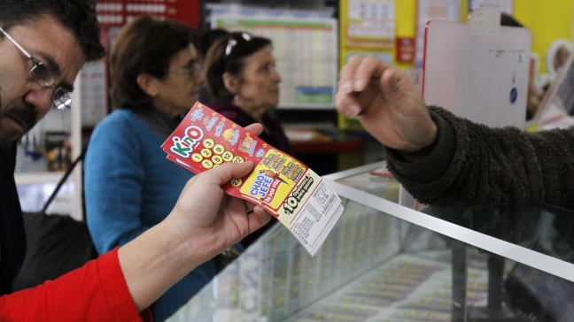 Hombre ganó 420 millones en la Lotería y no puede cobrarlos