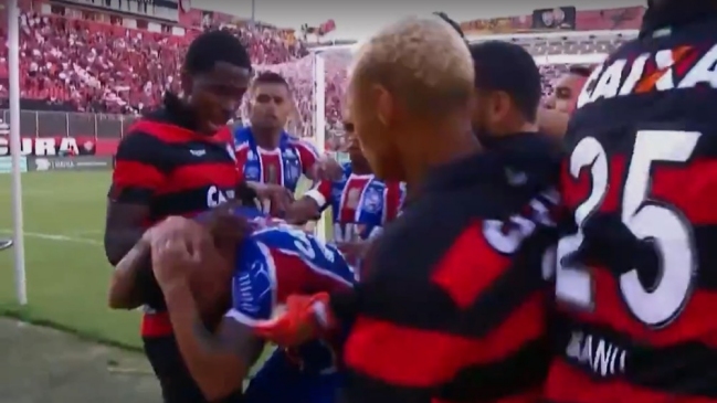 Compañero de Eugenio Mena en Bahía denunció a cinco jugadores de Vitoria por agresión