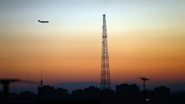 Confusión entre autoridades marca la búsqueda del avión siniestrado en Irán