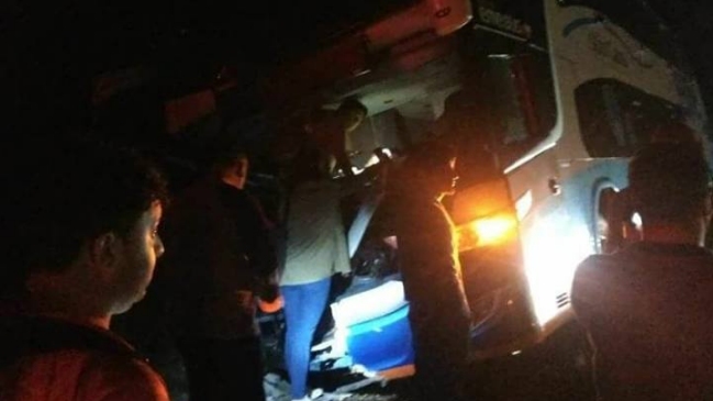 Colisión entre bus y camión se registró en Ruta del Itata