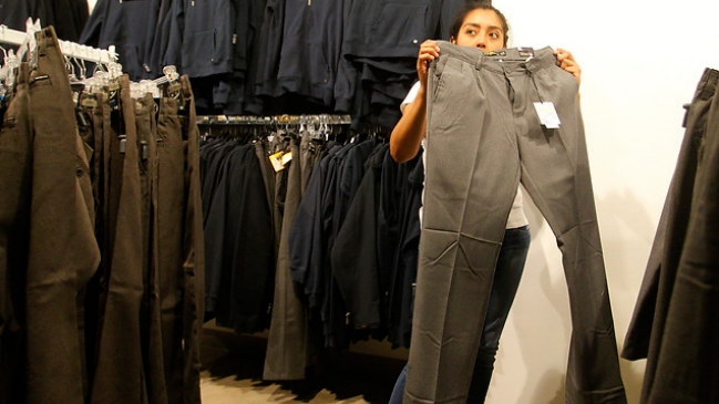 Compras escolares: Detectan diferencia de hasta 375 % en precio de los uniformes