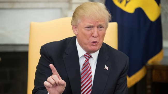 Trump recibirá este miércoles a estudiantes de escuela del tiroteo en Florida