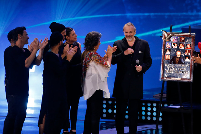 Un emocionado Miguel Bosé recibió premio a 
