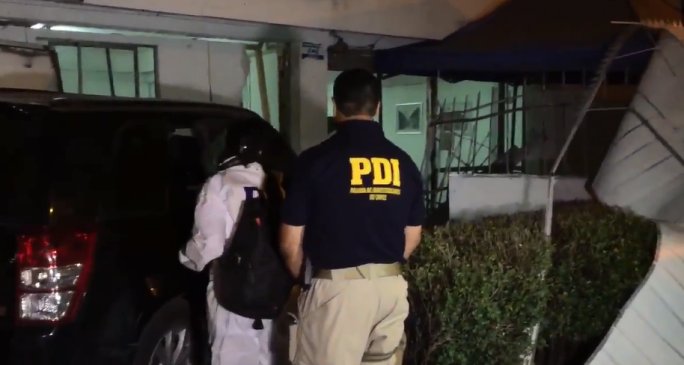 Vehículo de la PDI chocó contra hogar de ancianos en La Granja