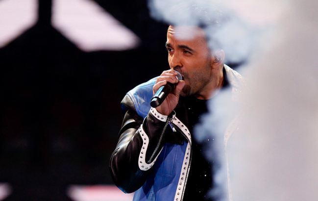 Cover de Luis Fonsi a The Police generó críticas en redes sociales