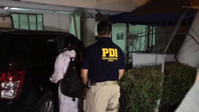 Vehículo de la PDI chocó contra hogar de ancianos en La Granja