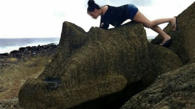Críticas en Isla de Pascua: Joven que dañó un moai deberá pagar multa de 473 mil pesos