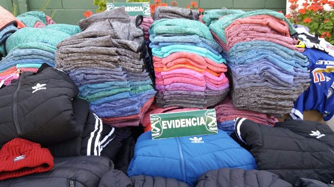Estación Central: Carabineros desbarató taller de falsificación de ropa deportiva