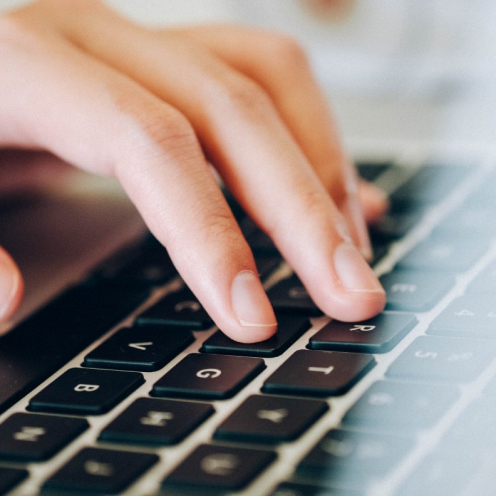 Demandó a su empresa porque lo despidieron al encontrar porno en su computador