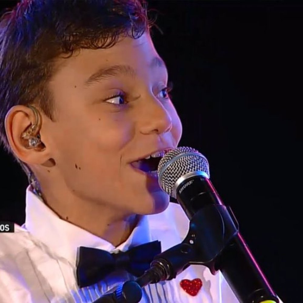 Adrián Martin: Niño emblema de la Teletón fue dado de alta en España