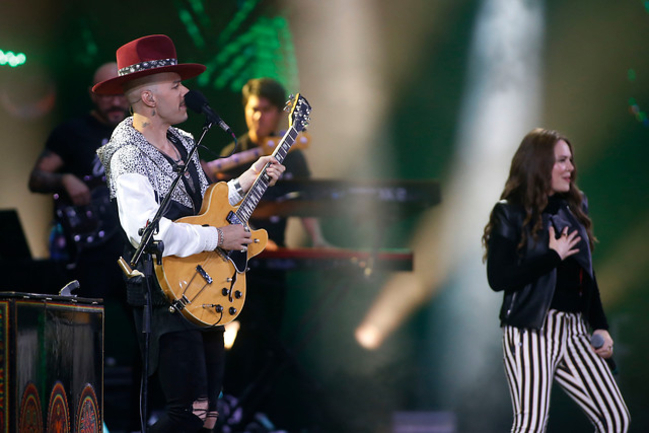 Quejas contra el sonido marca presentación de Jesse & Joy