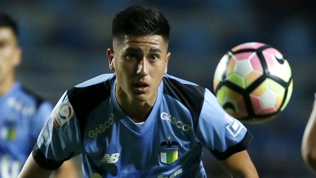 Volante de O'Higgins fue agredido con un proyectil cuando dejaba la cancha del Estadio Monumental