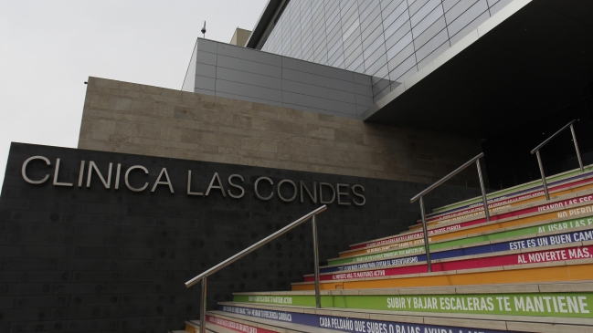 De alta ciudadano estadounidense apuñalado en portonazo