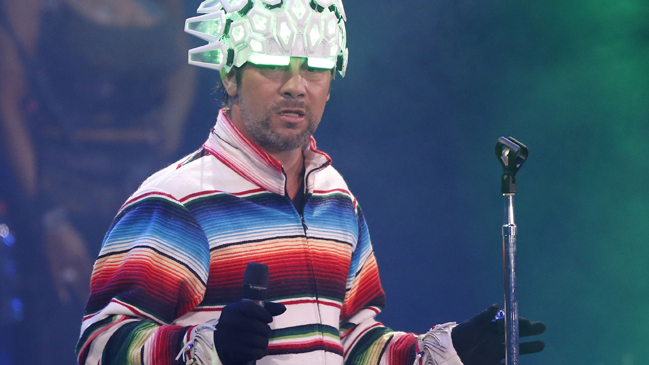 Equipo de Jamiroquai molesto por transmisión de show en Viña: Fue bastante pobre