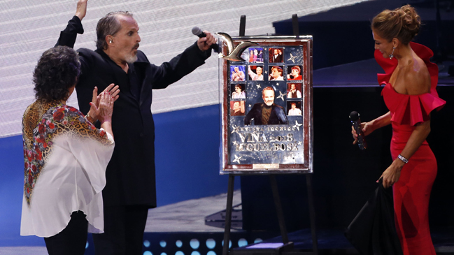 Miguel Bosé no se llevó su premio 