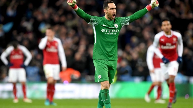 Claudio Bravo y Manchester City derrotaron a Arsenal y conquistaron la Copa de la Liga