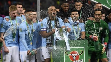 Las postales del primer título de Claudio Bravo vistiendo la camiseta de Manchester City