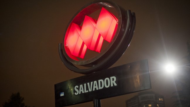 Redes sociales buscan a mujer asaltada en el Metro para devolver su teléfono