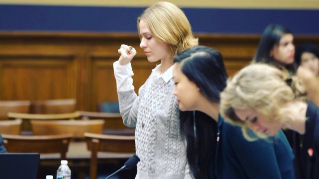 Evan Rachel Wood contó sus brutales experiencias de abuso en el congreso