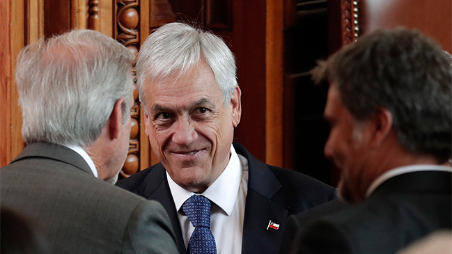 Piñera pide a Chile Vamos olvidar rencillas y enfatiza que no caerá en 