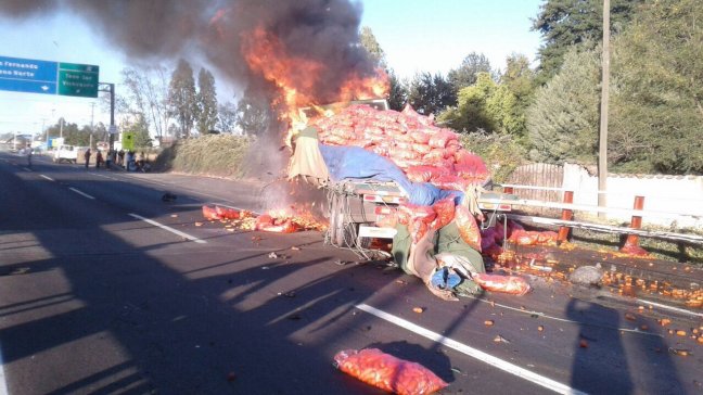 Un fallecido dejó choque entre camiones en cercanías de Teno