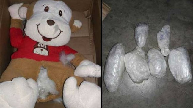 Encuentran drogas al interior de un peluche de oso en un aeropuerto