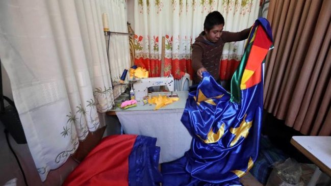 Bolivia cose 150 kilómetros de bandera en apoyo a la demanda marítima
