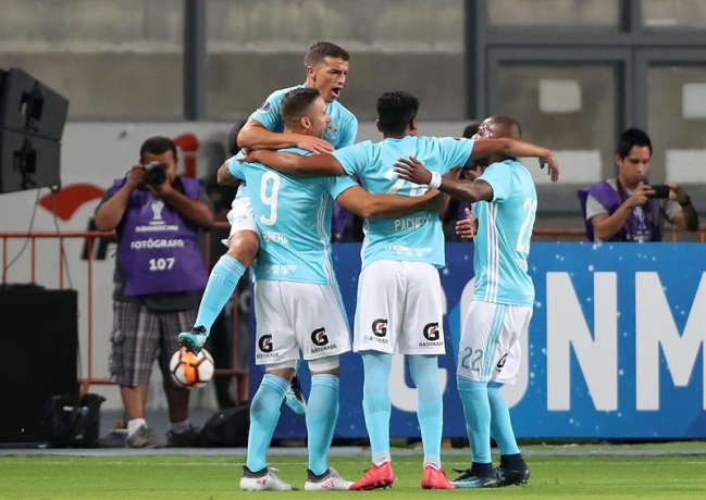 Mario Salas y Sporting Cristal se despidieron de la Copa Sudamericana