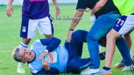 Ayudante de un equipo de la quinta división argentina fue agredido en el piso