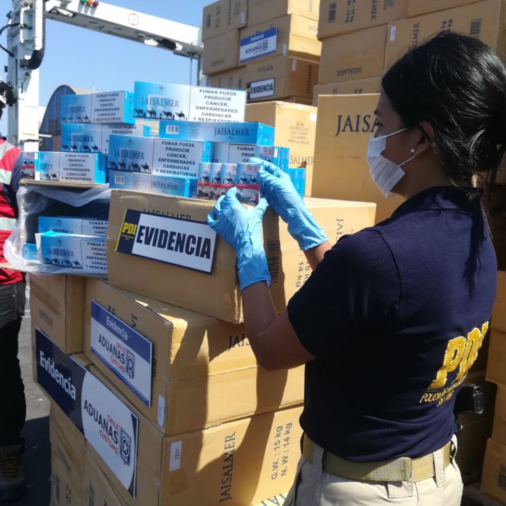 Aduanas y PDI incautaron más de 600 mil cajetillas de cigarrillos en Antofagasta