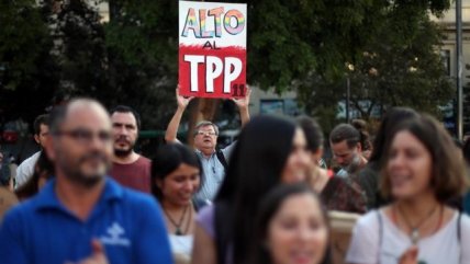   Decenas de personas se manifiestaron contra la firma del nuevo acuerdo TPP11 