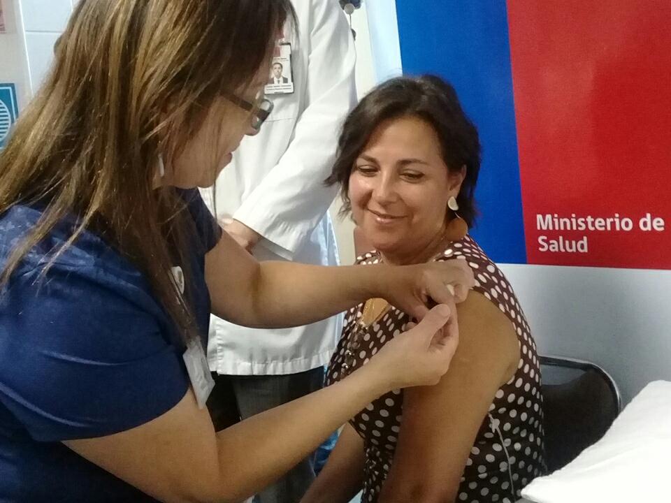 Los Ríos: Con personal de la salud y adultos mayores comenzó la vacunación contra la influenza