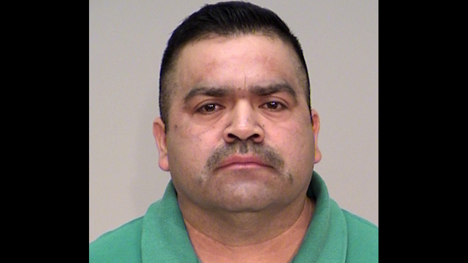 Hombre que orinó en botella de su compañera de trabajo se defiende: Tuve una buena razón